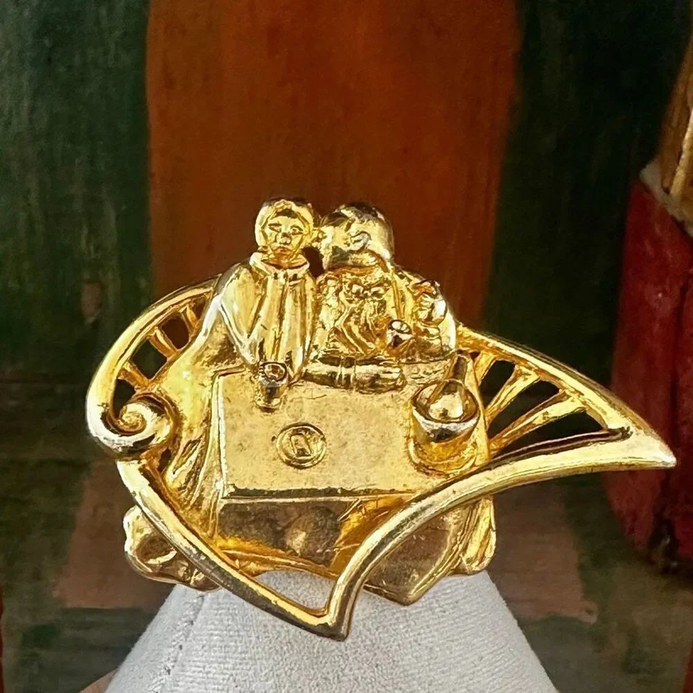 Duri Romantic Café Couple Gold-Tone Figural Brooch